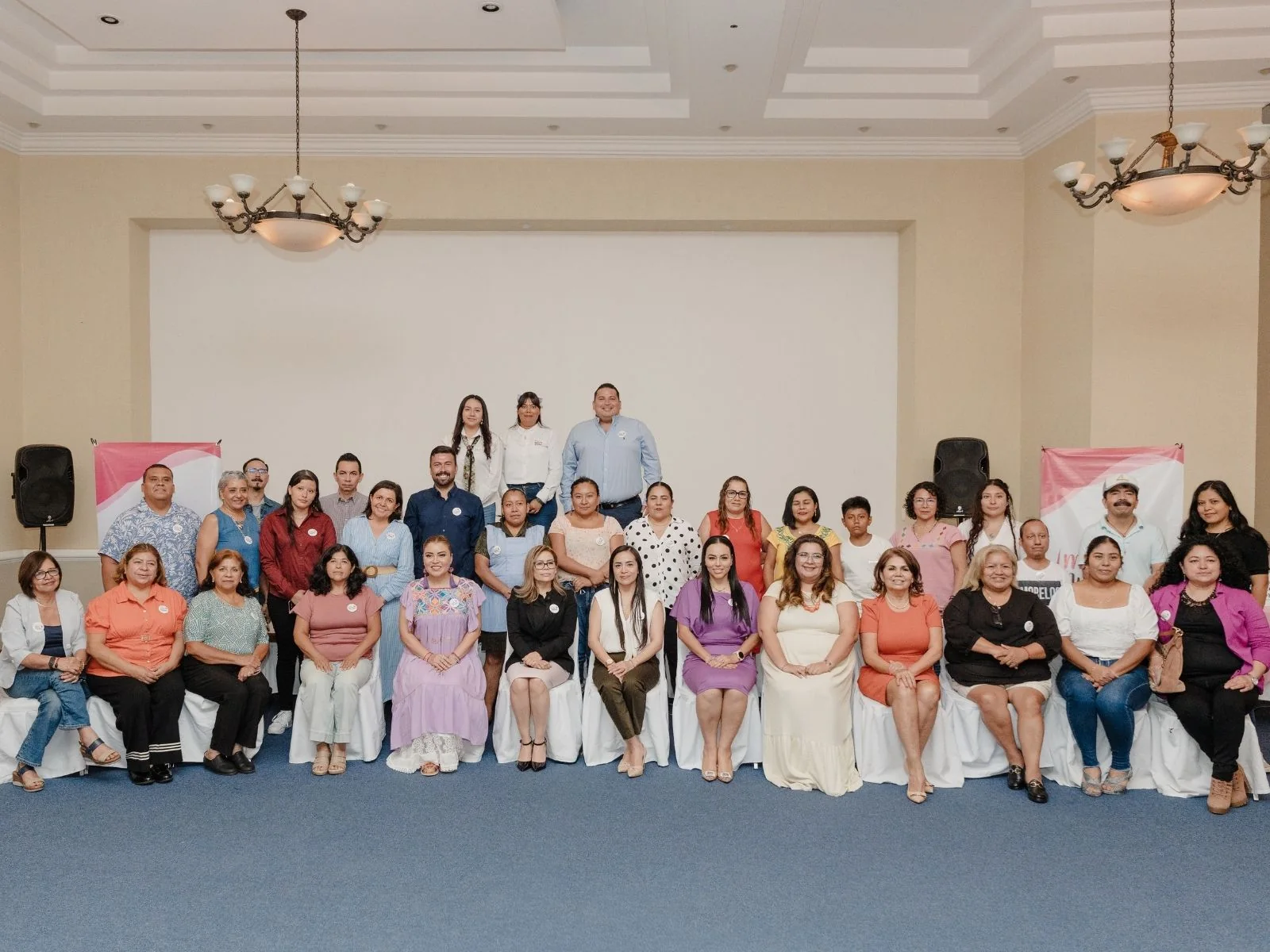 Fotografía grupal del encuentro de Mujer Nunca Permitas A.C.