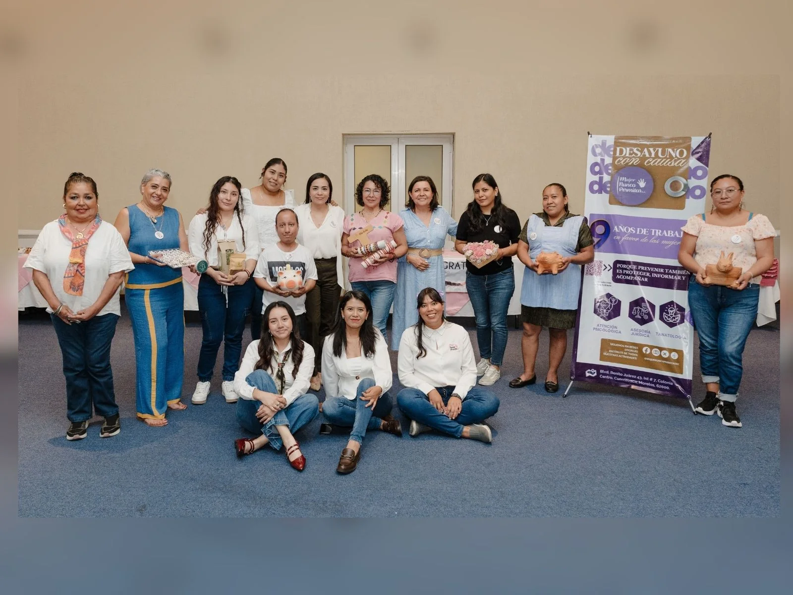 Integrantes y participantes del Desayuno con Causa